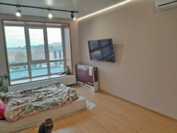 Продам 2-х кімнатну квартиру з дизайнерським ремонтом в престижному районі міста фото 2